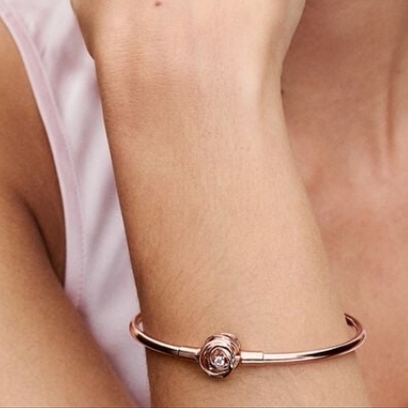 Authentic NEW Pandora Pandora Moments Encircled Clasp Bangle 14KRGP CZ - Picture 5 of 12